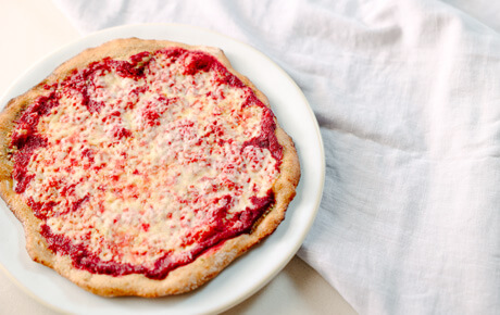 美味しそうなトマトピザの写真